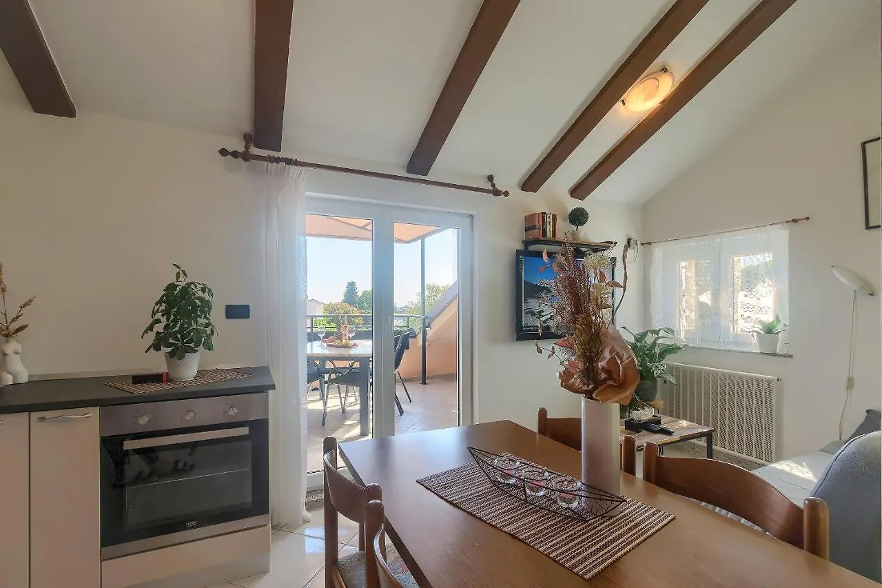 Apartments Ari And Bonnie - Cozy With Roof Terrace Pula