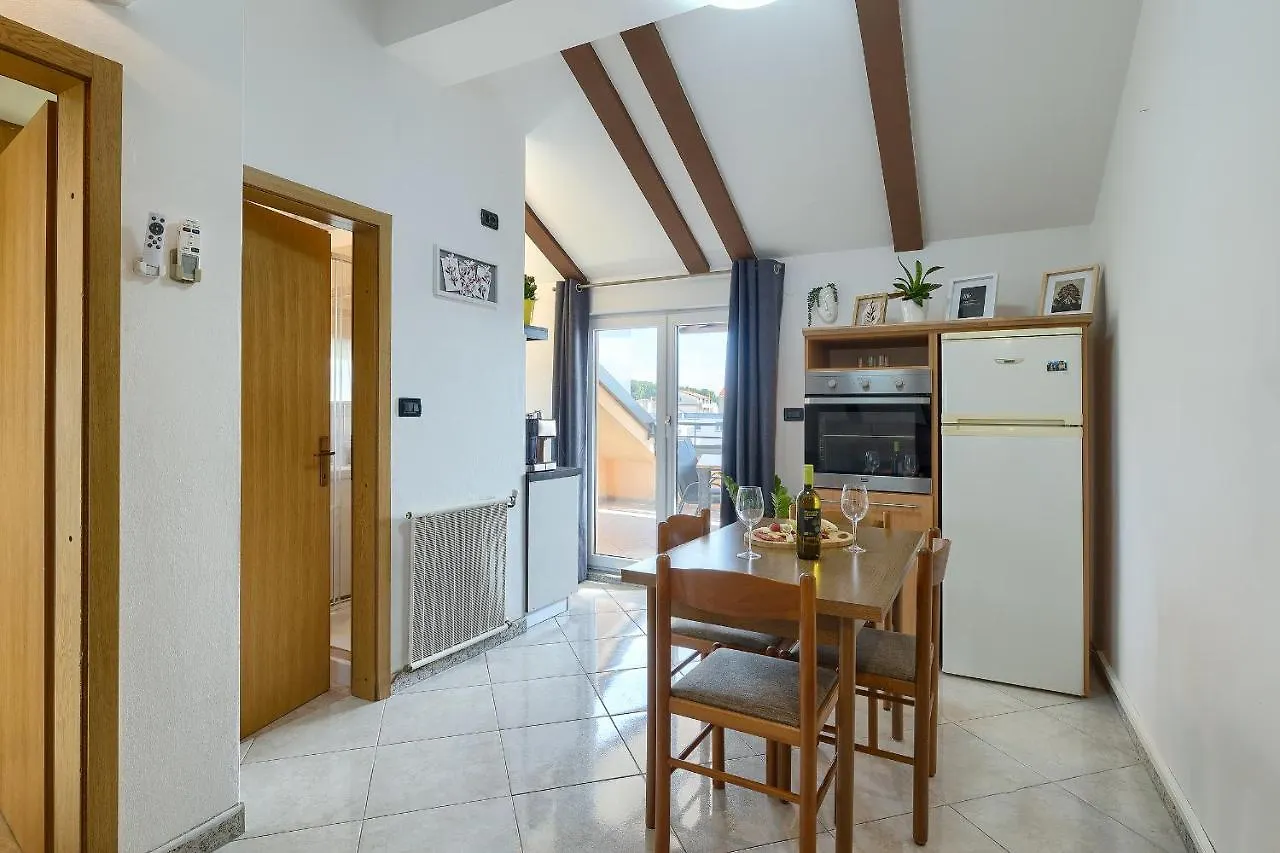 Apartments Ari And Bonnie - Cozy With Roof Terrace Pula 0*,  Croatia